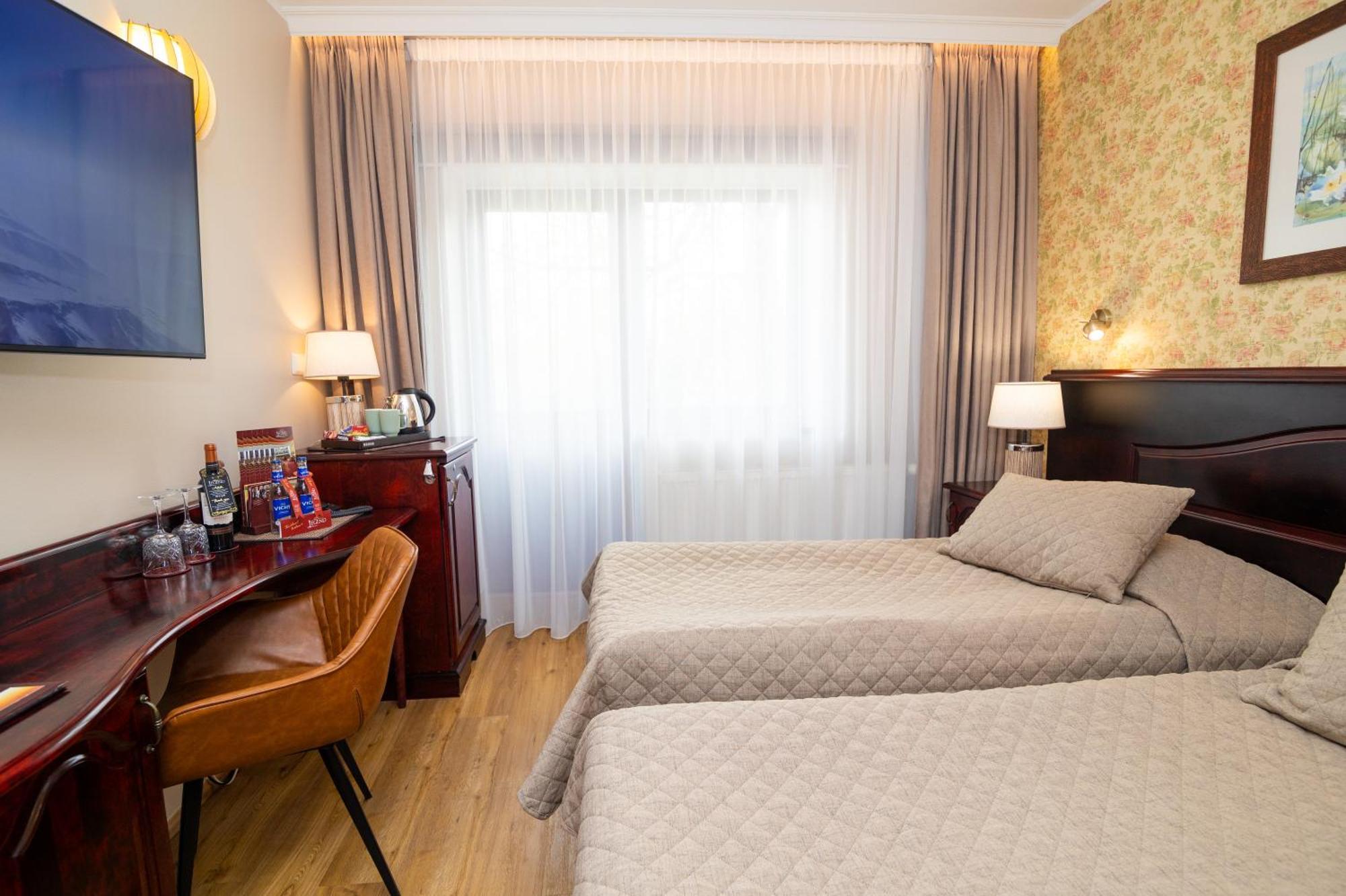 Hotel Legend Пярну Экстерьер фото