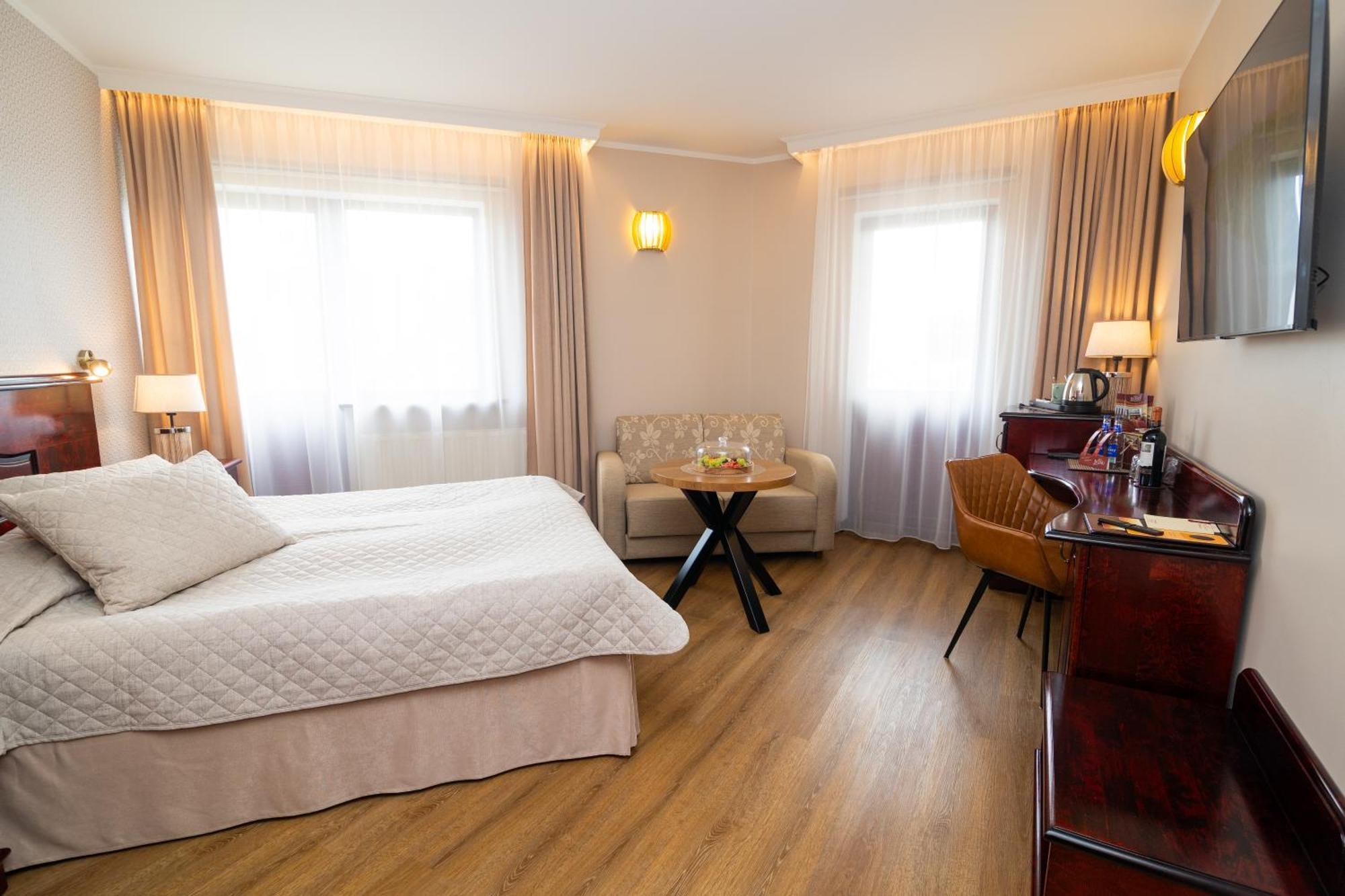 Hotel Legend Пярну Экстерьер фото