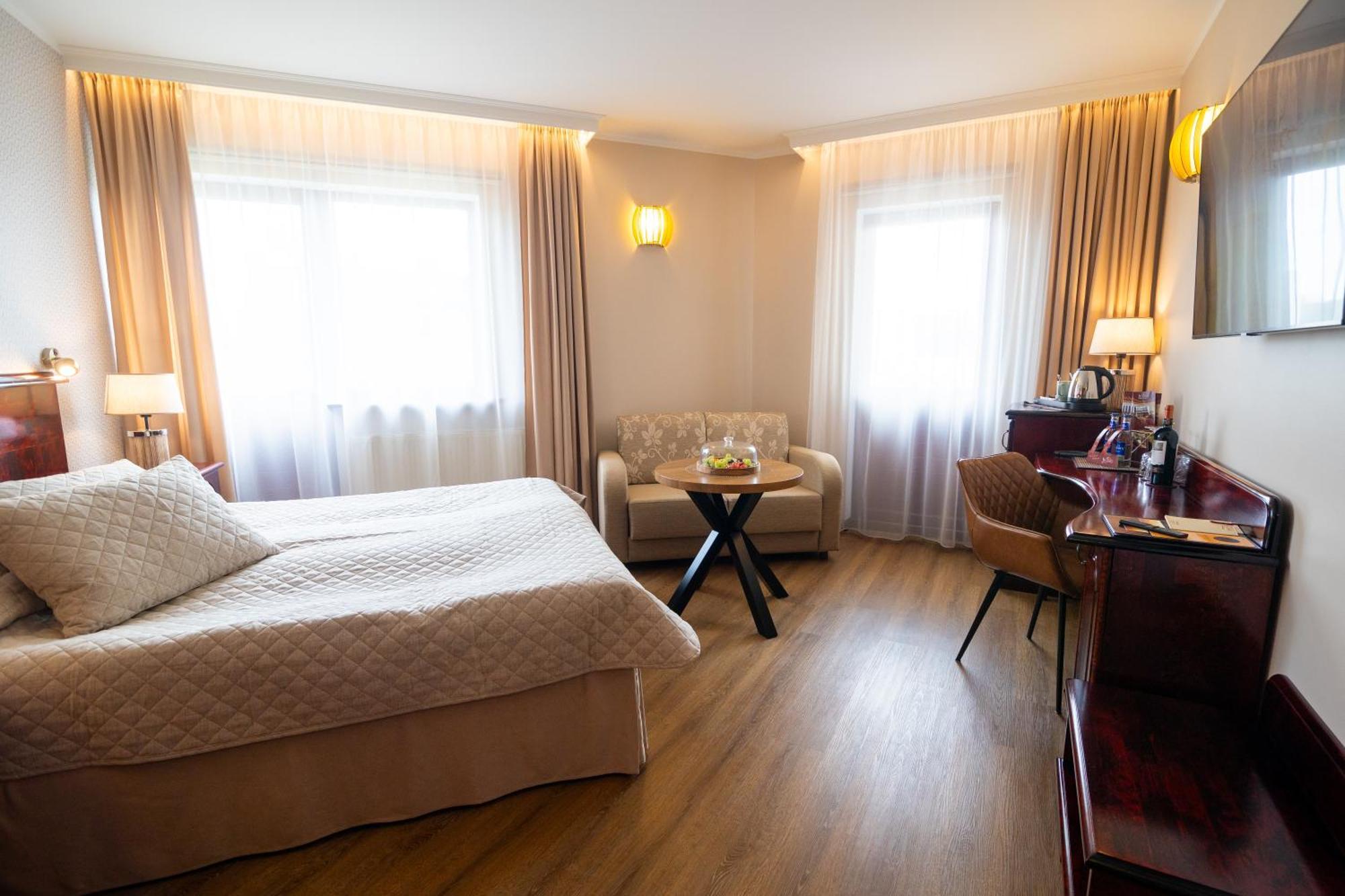 Hotel Legend Пярну Экстерьер фото