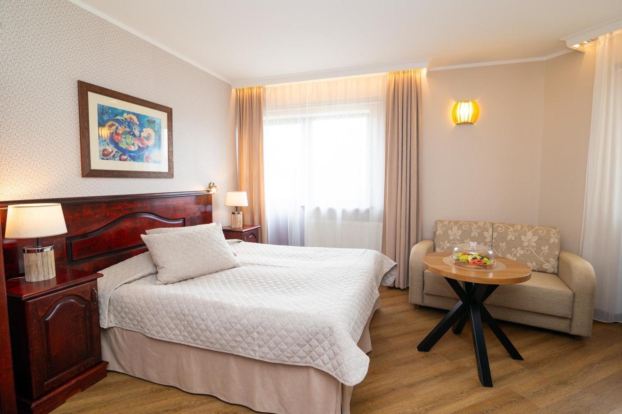 Hotel Legend Пярну Экстерьер фото