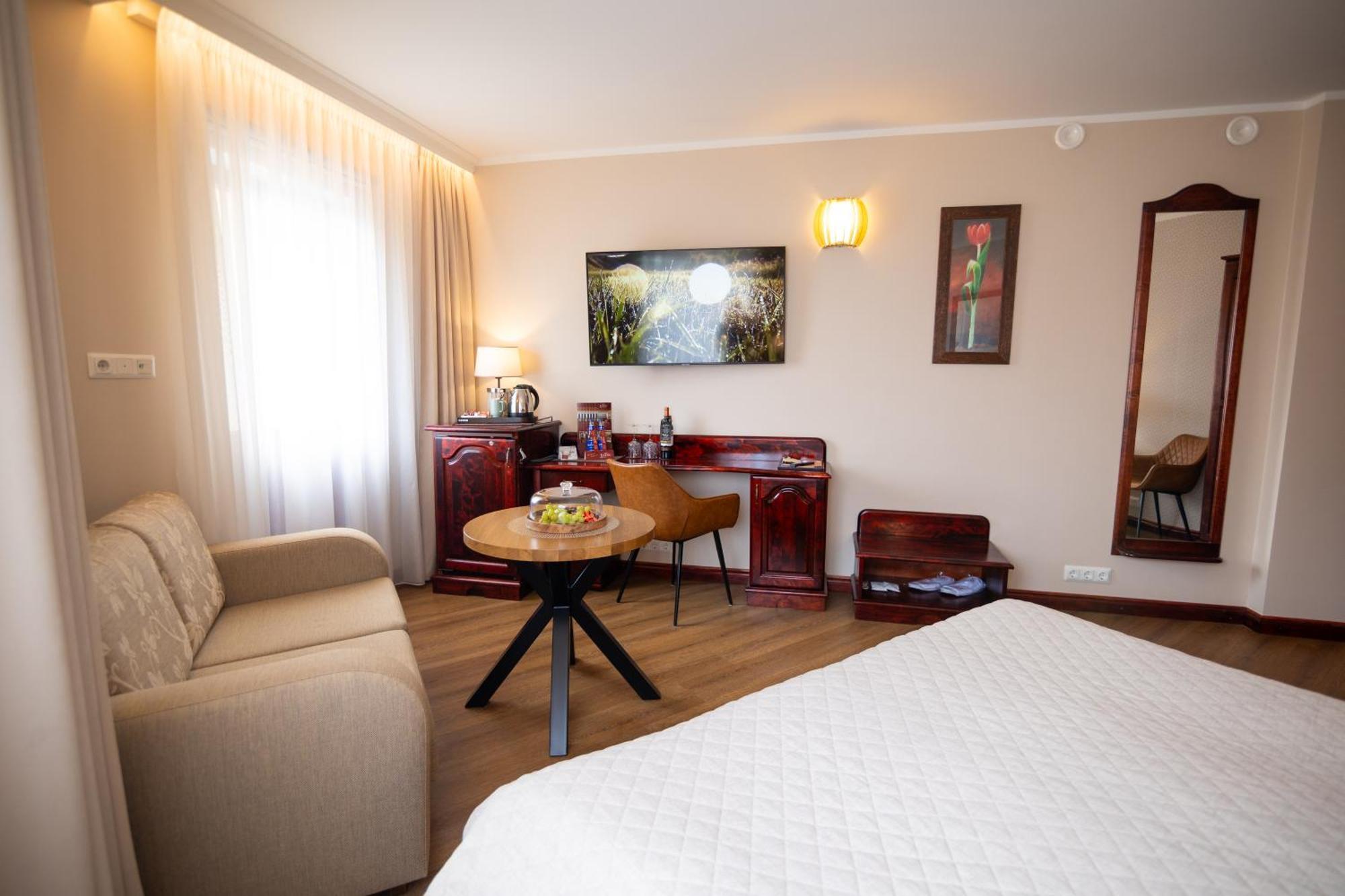 Hotel Legend Пярну Экстерьер фото