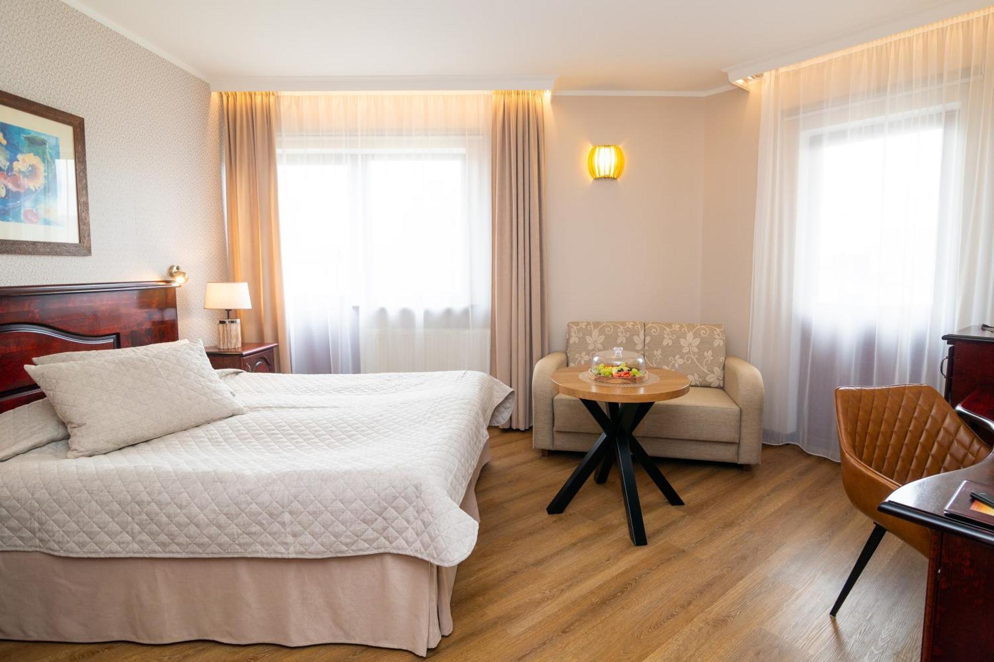 Hotel Legend Пярну Экстерьер фото