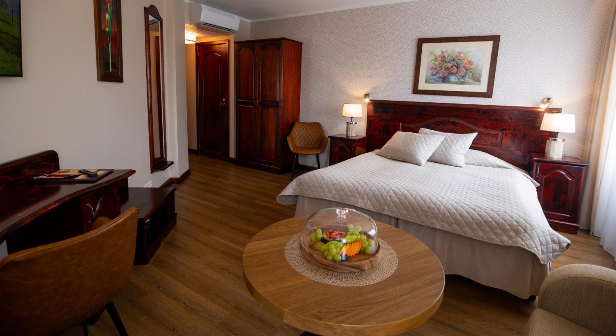 Hotel Legend Пярну Экстерьер фото