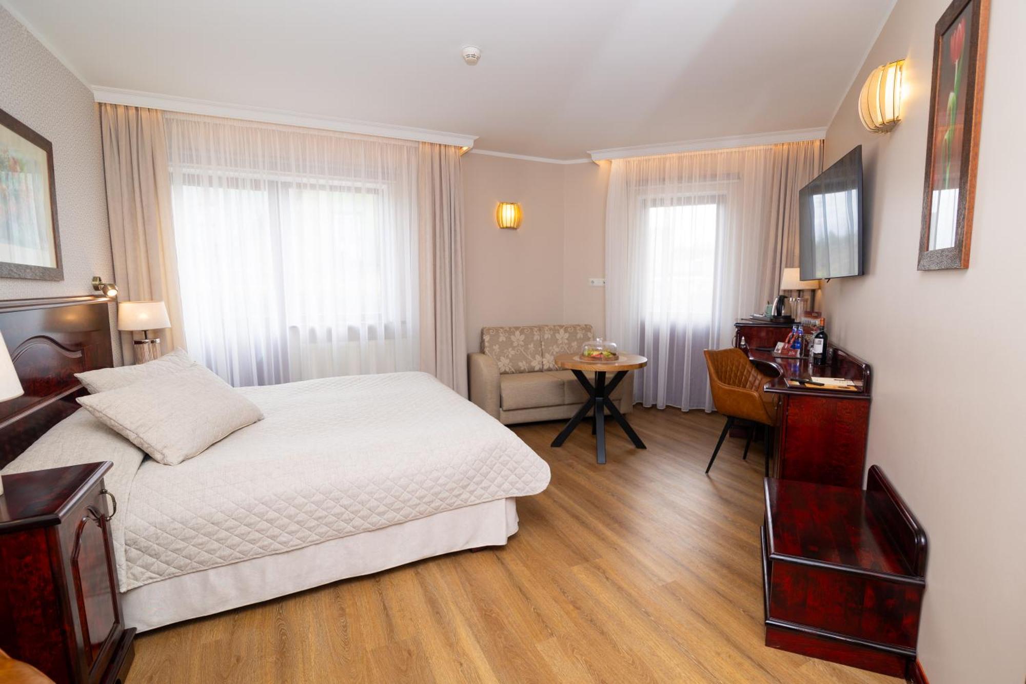 Hotel Legend Пярну Экстерьер фото