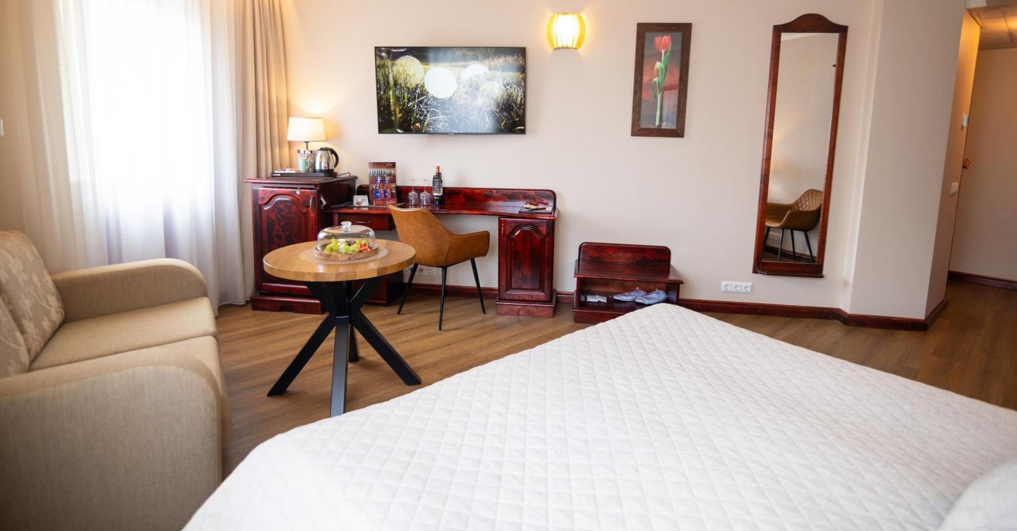 Hotel Legend Пярну Экстерьер фото