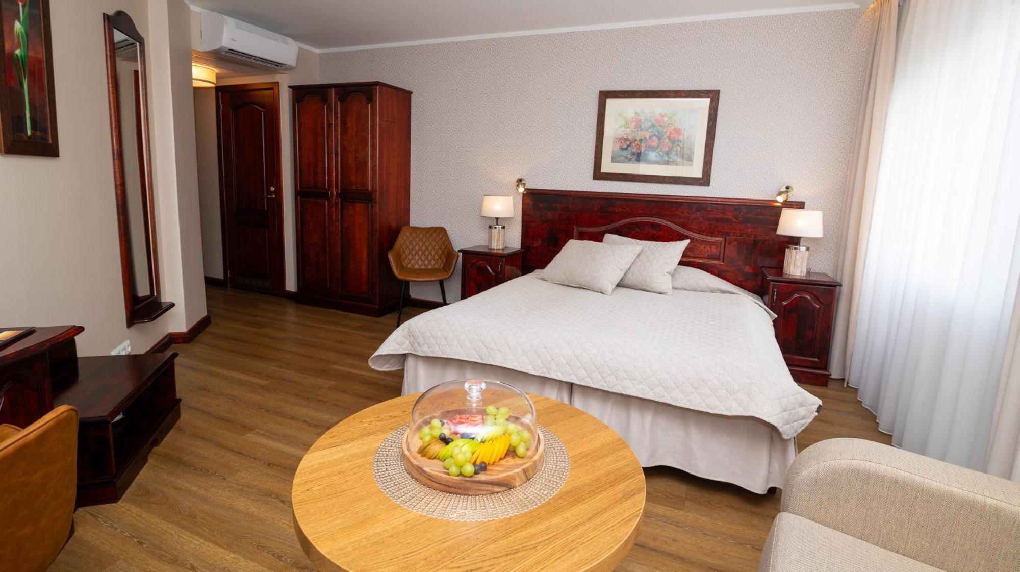 Hotel Legend Пярну Экстерьер фото