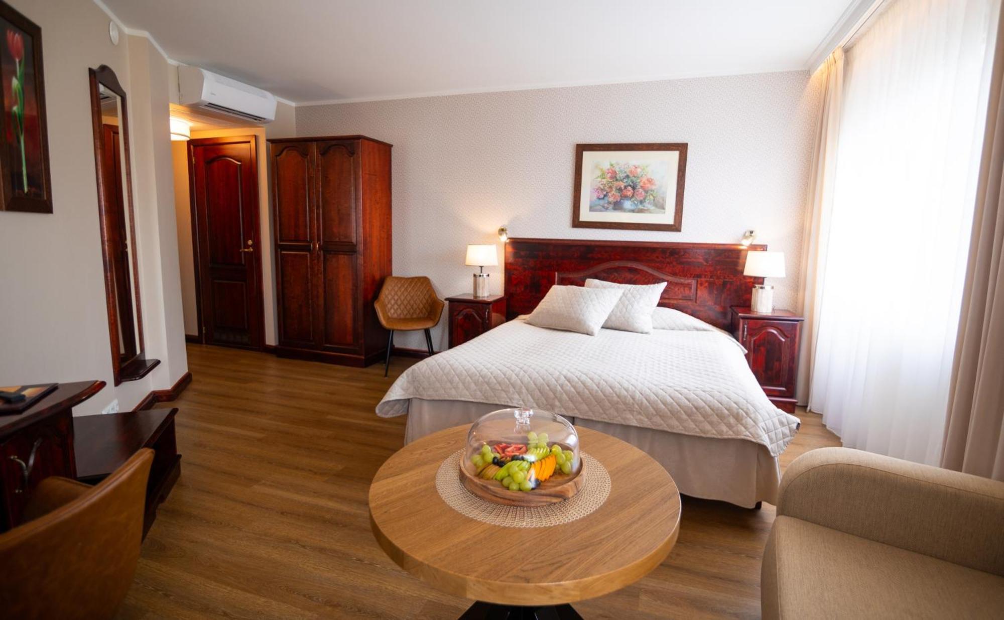 Hotel Legend Пярну Экстерьер фото