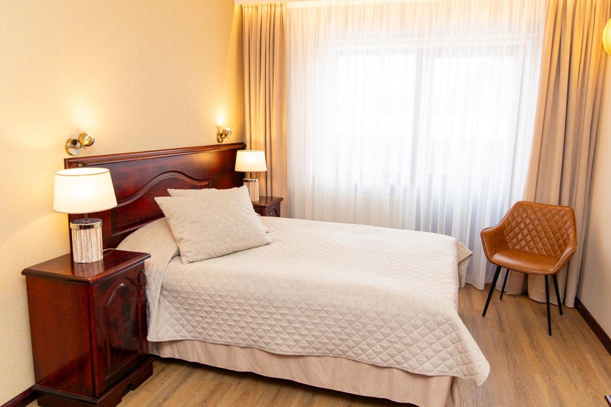 Hotel Legend Пярну Экстерьер фото